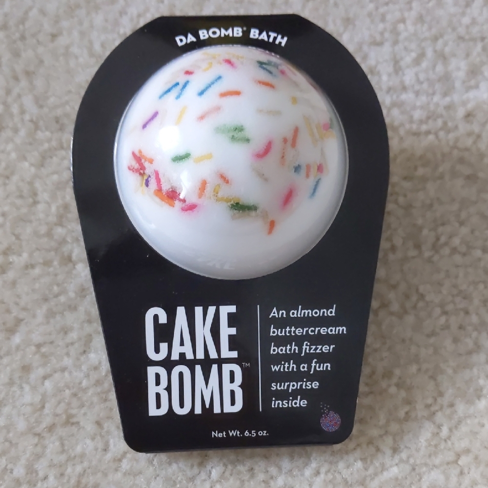 Da Bomb Bath Cake Bomb - White with Multicolor Sprinkles